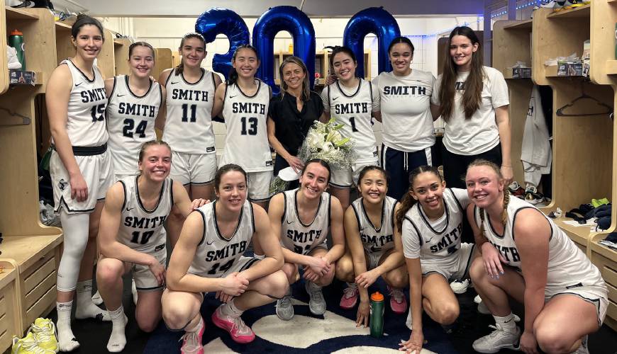 Head coach Lynn Hersey (top row, middle) poses with her Smith College women’s basketball team after recording her 300th career victory last Saturday via a 104-64 victory over Clark University at Ainsworth Gymnasium in Northampton.